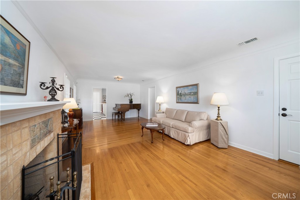 945 Cabrillo Drive Glendale, CA 91207 - Photo 7 of 38 a living room with furniture and a wooden floor