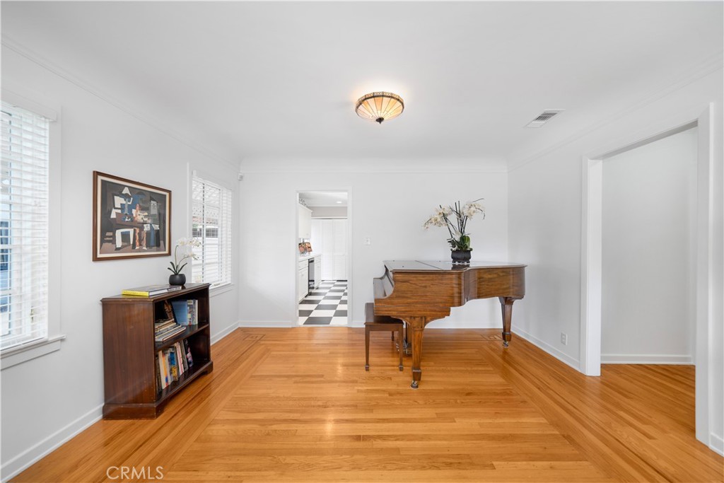 945 Cabrillo Drive Glendale, CA 91207 - Photo 8 of 38 a living room with furniture a piano and a bookshelf