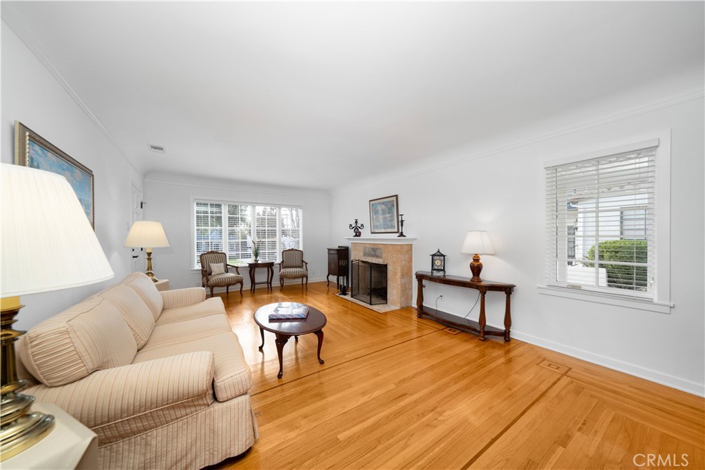 945 Cabrillo Drive Glendale, CA 91207 - Photo 9 of 38 a living room with furniture and a wooden floor