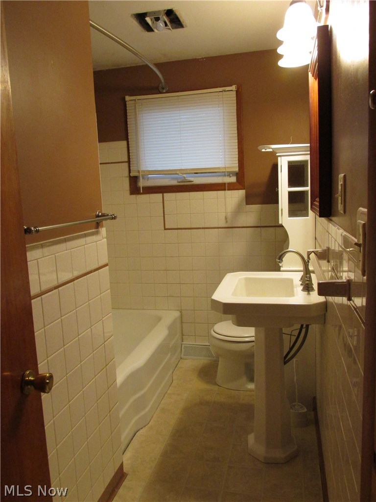 2252 Lake Rd Boulevard Northwest Canton, OH 44708 - Photo 12 of 22 Gallery Image 12