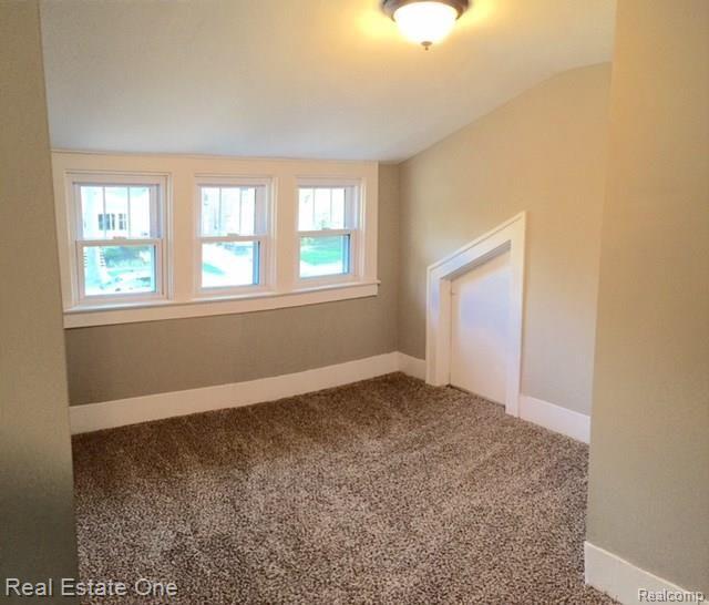 65 Wellesley Drive Pleasant Ridge, MI 48069 - Photo 7 of 24 FullSizeRender-10.jpg