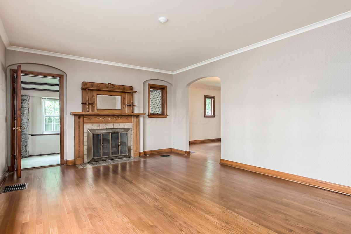 1873 Chatfield Road Columbus, OH 43221 - Photo 5 of 47 Gallery Image 5
