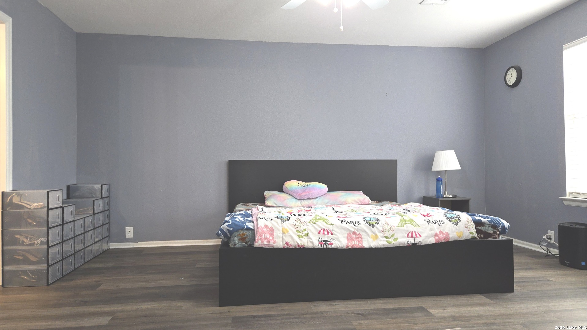 9530 Ascending Converse, TX 78109 - Photo 10 of 15 a room with a bed and a lamp