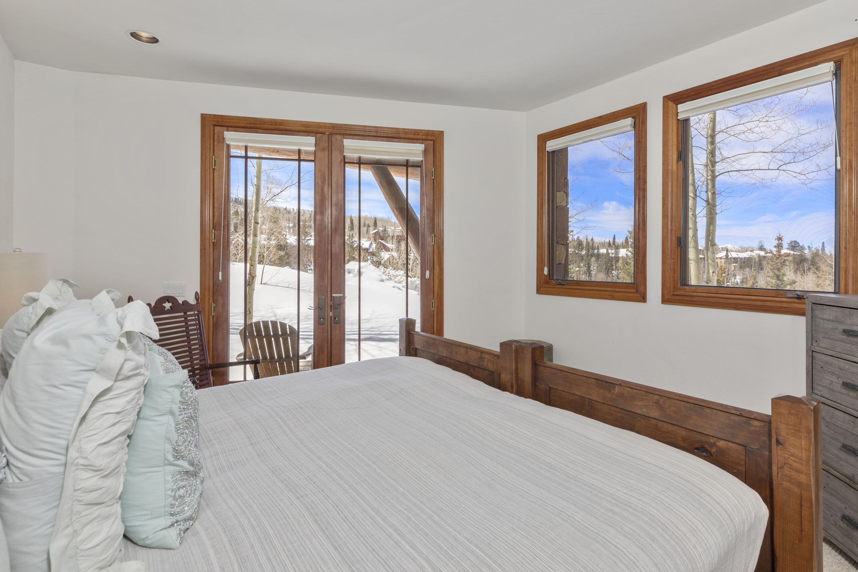 120 Vischer Drive, Unit 135 Mountain Village, CO 81435 - Photo 26 of 35 a bedroom with a large bed and a large window