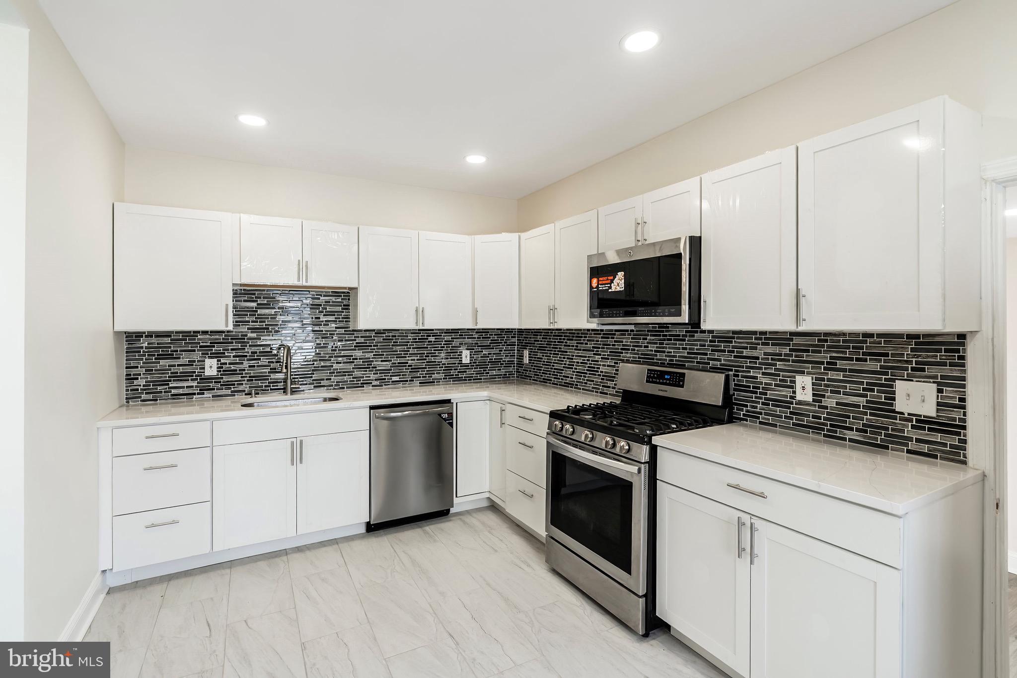 244 Conover Street Burlington, NJ 08016 - Photo 2 of 37