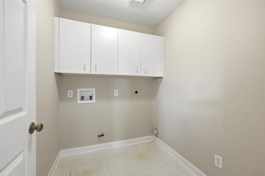 5512 Rocky Mountain Road Fort Worth, TX 76137 - Photo 27 of 33 a view of bathroom