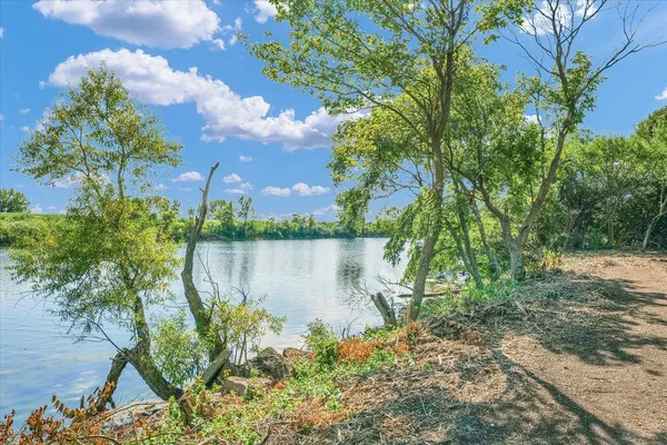 $484,900 | 50 Moss Lake Drive, Farmer City, IL 61842