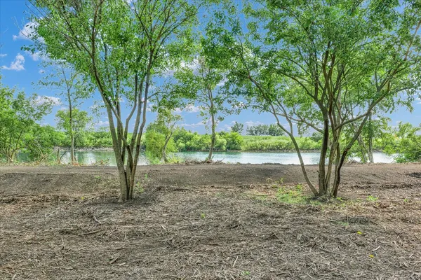 $484,900 | 50 Moss Lake Drive, Farmer City, IL 61842