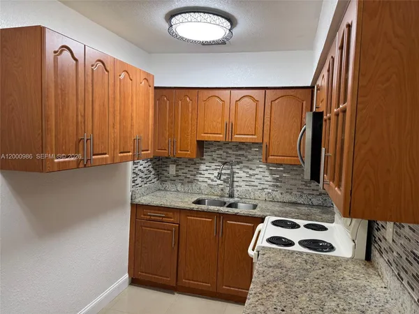 $1,900 | 5211 Northwest 16th Street, Unit B, Lauderhill, FL 33313