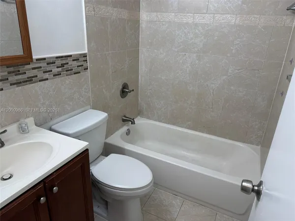 $1,900 | 5211 Northwest 16th Street, Unit B, Lauderhill, FL 33313