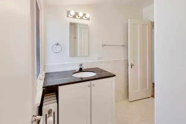 $300,000 | 555 Hill Terrace, Unit 307, Winnetka, IL 60093