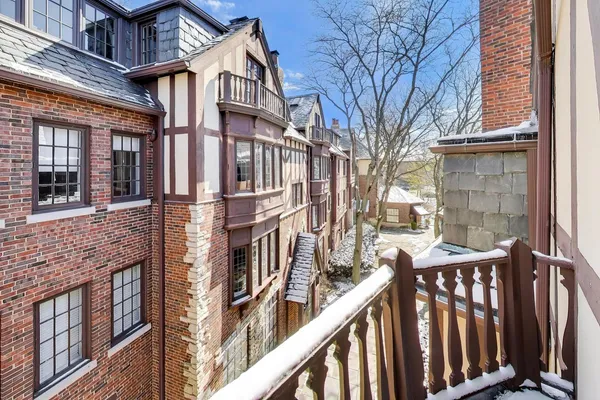 $300,000 | 555 Hill Terrace, Unit 307, Winnetka, IL 60093