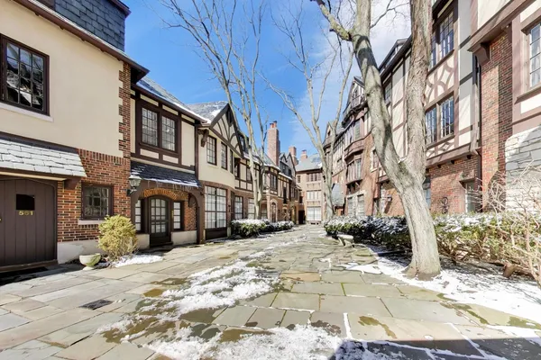 $300,000 | 555 Hill Terrace, Unit 307, Winnetka, IL 60093
