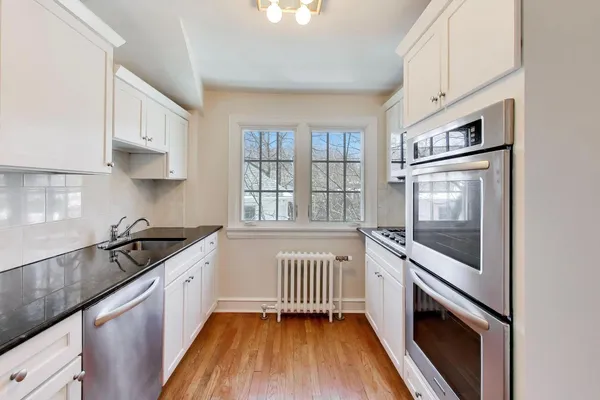 $300,000 | 555 Hill Terrace, Unit 307, Winnetka, IL 60093