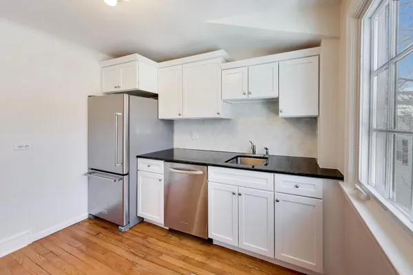 $300,000 | 555 Hill Terrace, Unit 307, Winnetka, IL 60093