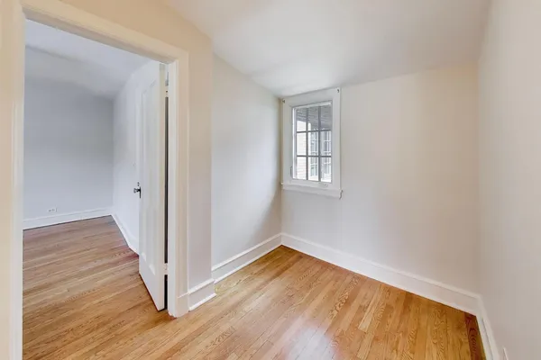 $300,000 | 555 Hill Terrace, Unit 307, Winnetka, IL 60093
