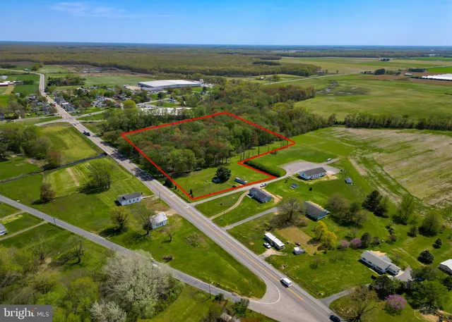 a view of a tennis court