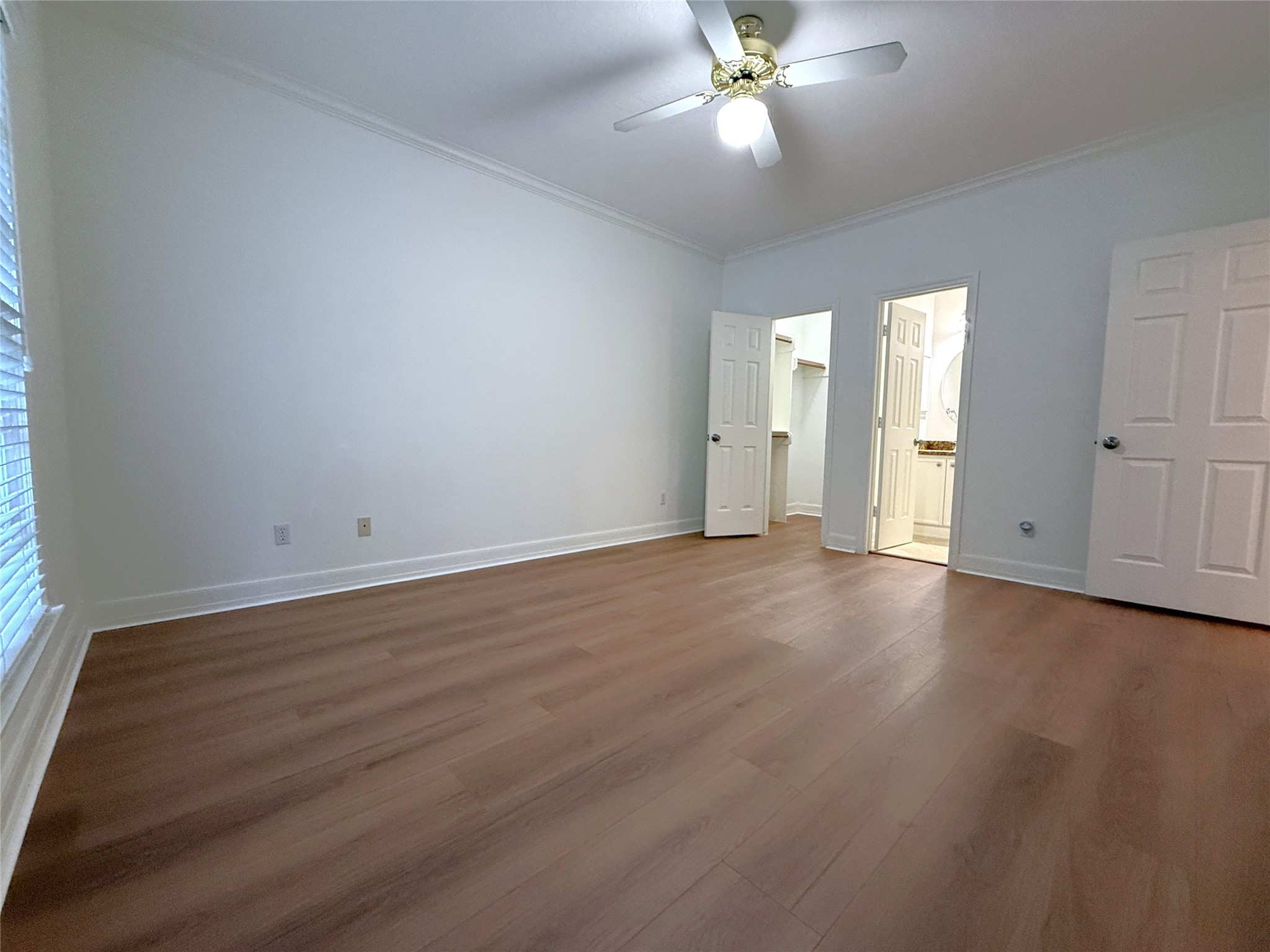 3024 Rice Boulevard Houston, TX 77005 - Photo 24 of 38 This bedroom offers a walk-in closet & private bath.