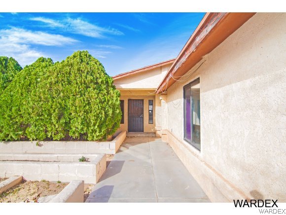 303 South Hano Road Golden Valley, AZ 86413 - Photo 3 of 30 a view of a garden