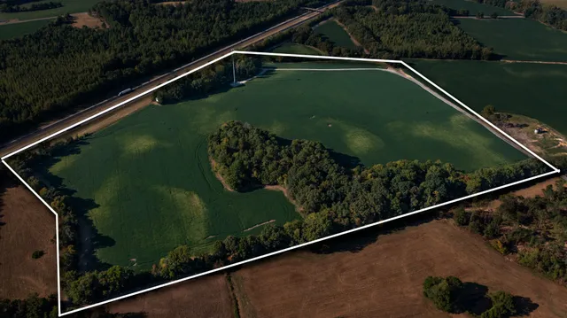 a view of a tennis court