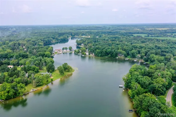 $284,000 | 11036 Charles Drive, Byron, MI 48418
