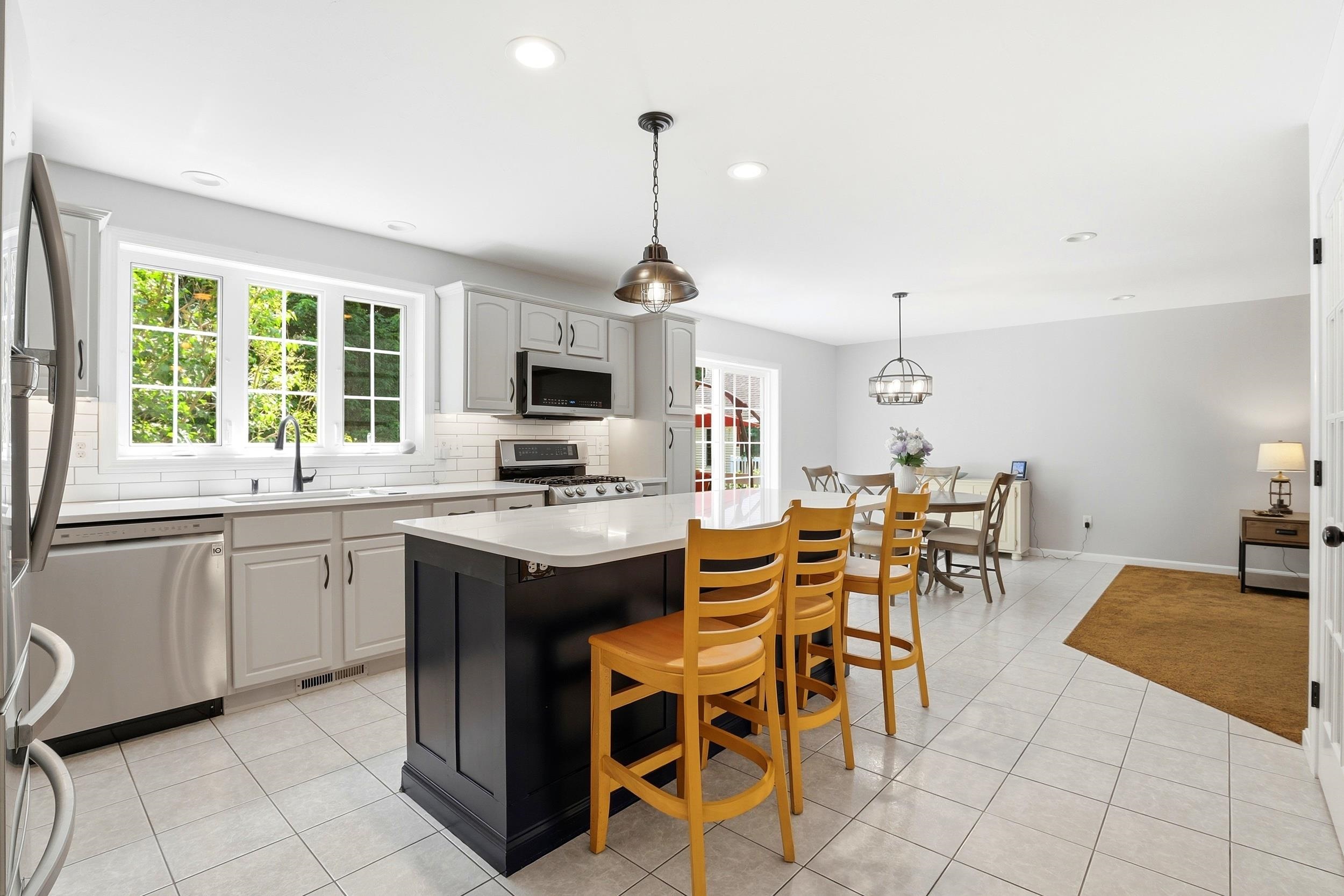 57 Lindsay Road Hooksett, NH 03106 - Photo 7 of 51