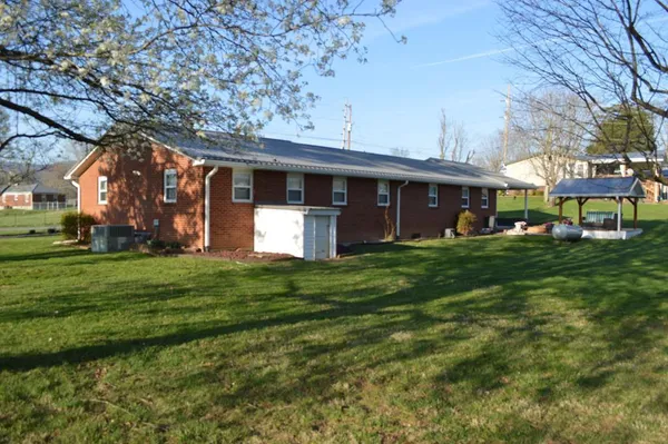 $289,900 | 274 Washington Avenue, Harrogate, TN 37752