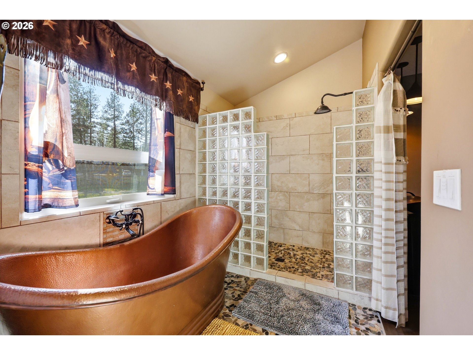 206 South Lakewood Road Tygh Valley, OR 97063 - Photo 27 of 48 a view of bathroom with bathtub and shower