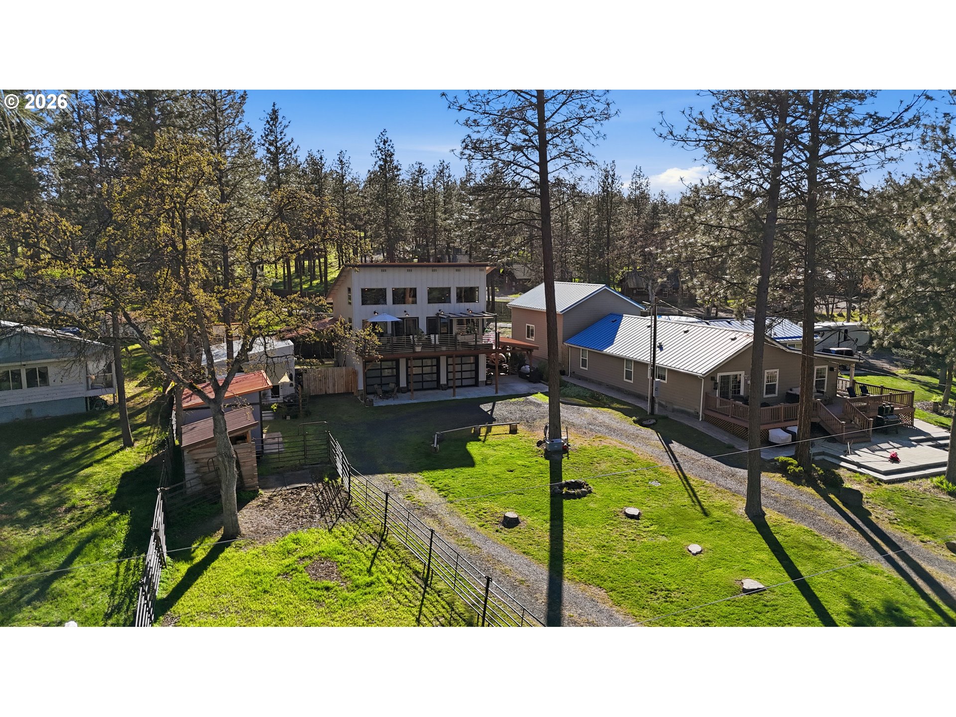 206 South Lakewood Road Tygh Valley, OR 97063 - Photo 3 of 48 a park view with a garden space