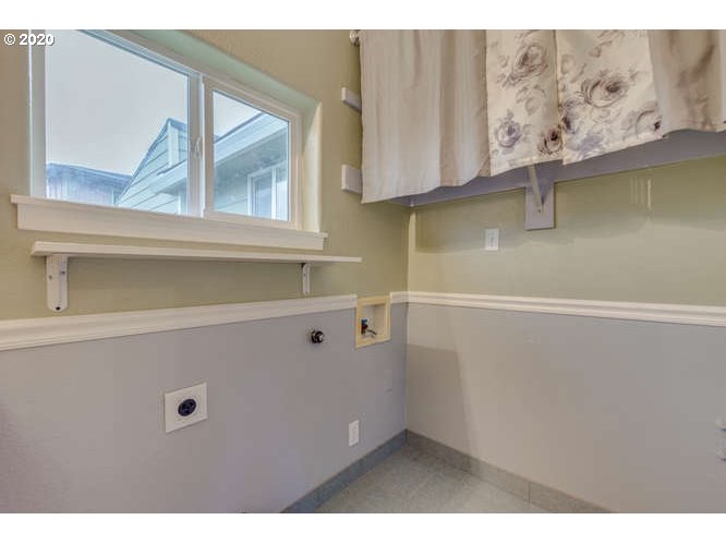 500 Toliver Road Molalla, OR 97038 - Photo 19 of 25 a view of a kitchen with window