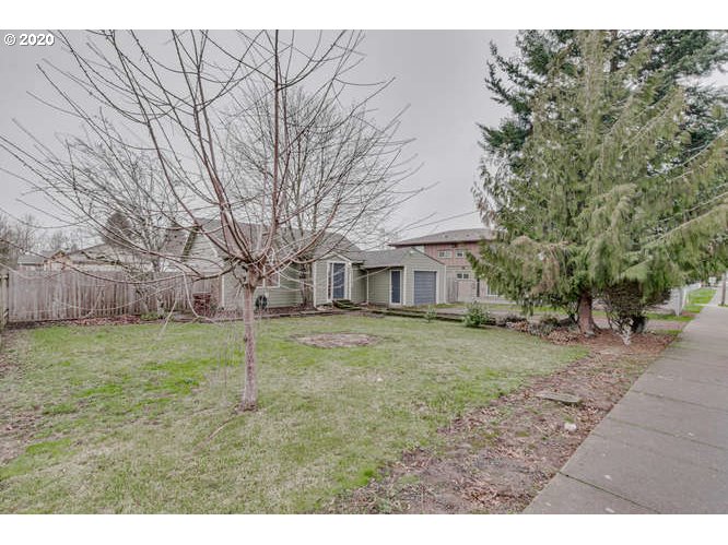500 Toliver Road Molalla, OR 97038 - Photo 2 of 25 a view of a yard in front of a house with a large tree