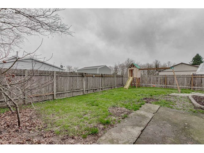 500 Toliver Road Molalla, OR 97038 - Photo 22 of 25 a view of a backyard with wooden fence