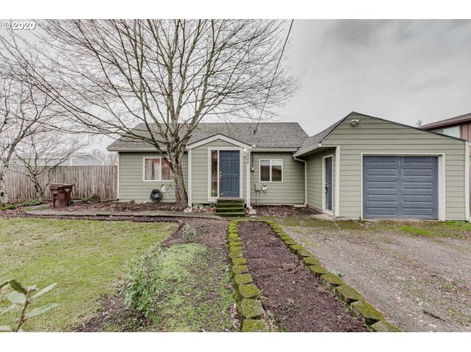 500 Toliver Road Molalla, OR 97038 - Photo 25 of 25 a front view of a house with swimming pool