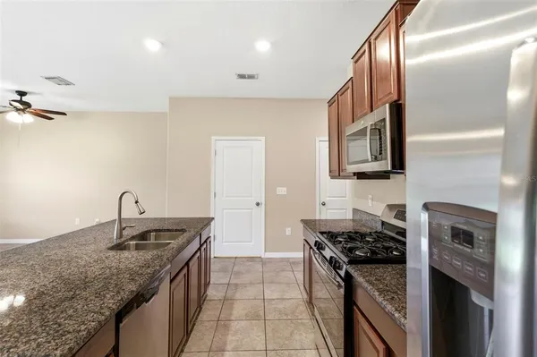 $2,400 | 16948 Storyline Drive, Land O Lakes, FL 34638