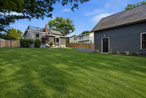 $829,000 | 208 Dundee Avenue, Barrington, IL 60010