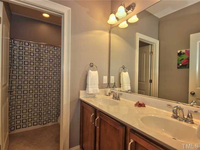 12834 Edsel Drive Raleigh, NC 27613 - Photo 17 of 25 Bathroom for Guest and Bonus
