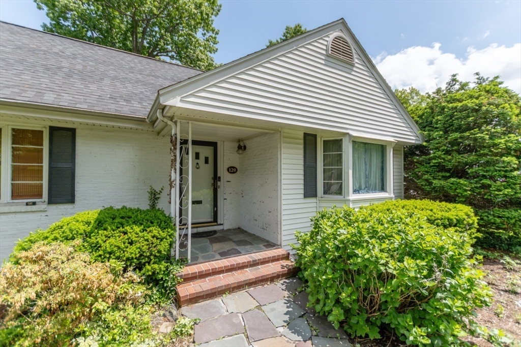 129 Radcliffe Road Belmont, MA 02478 - Photo 3 of 10