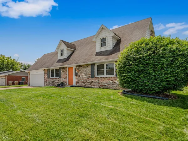$347,500 | 3232 Fairlawn Drive, Columbus, IN 47203