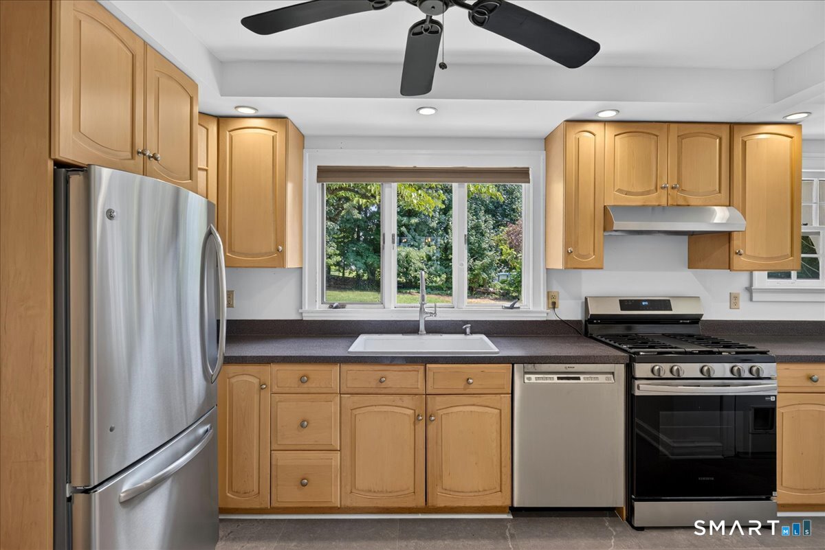 58 Myra Road Hamden, CT 06517 - Photo 10 of 38