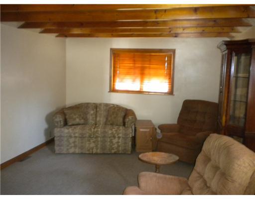 1104 Ridgeway Avenue Aliquippa, PA 15001 - Photo 5 of 14 Den/Family/Great Room.