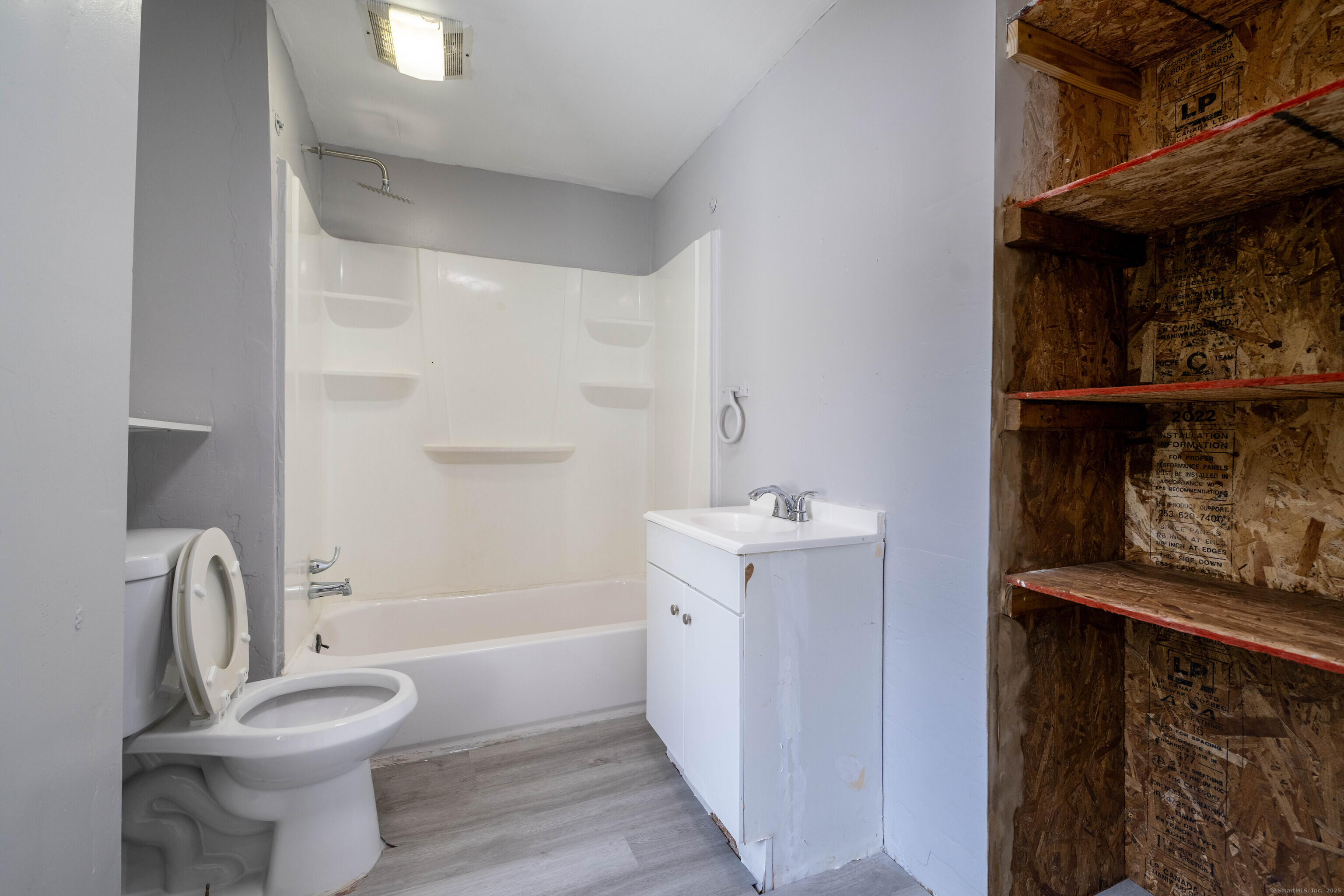 324 Norwich Avenue, Unit B Norwich, CT 06380 - Photo 6 of 21