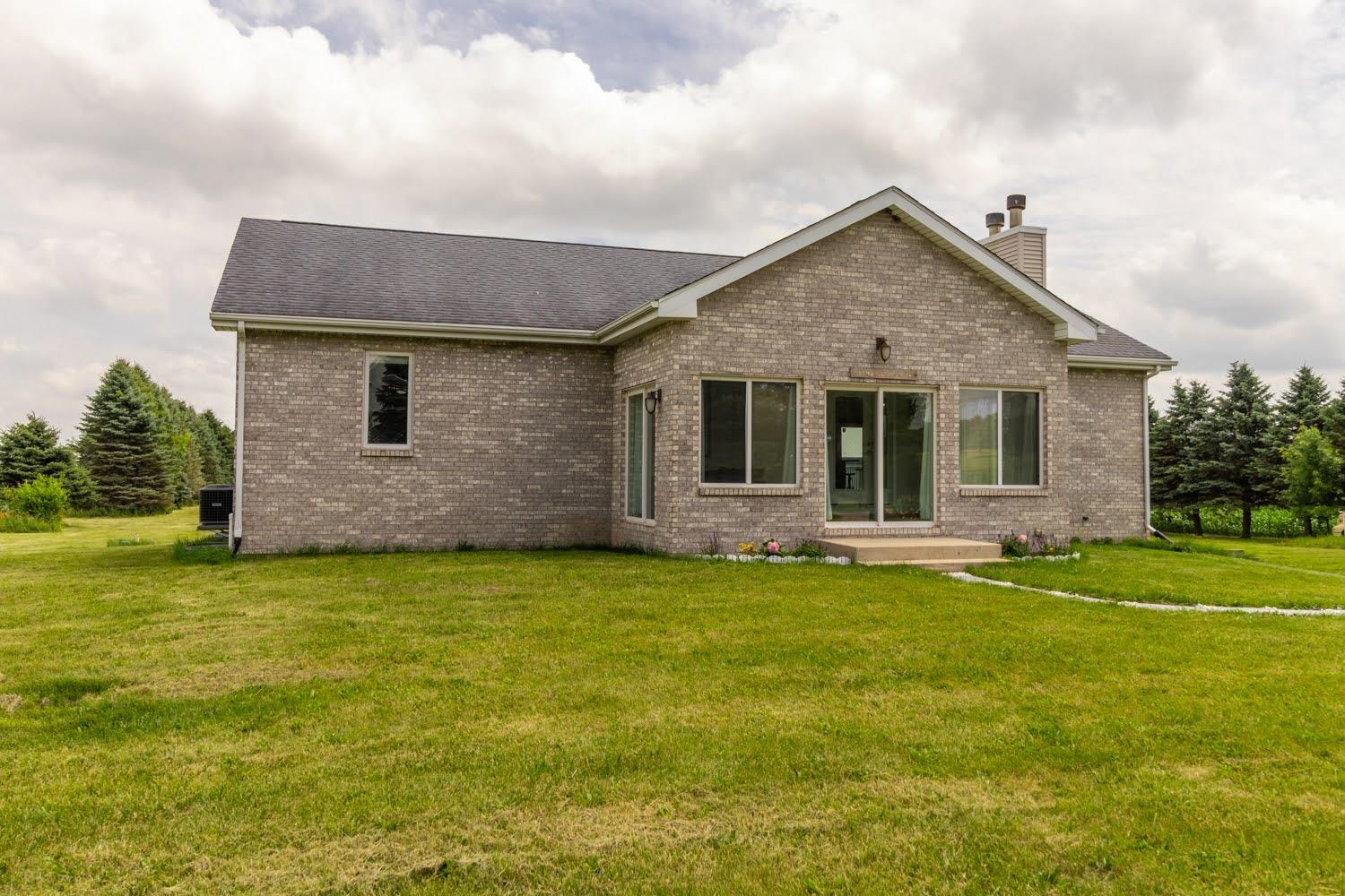 16649 Beaverton Road Capron, IL 61012 - Photo 1 of 48