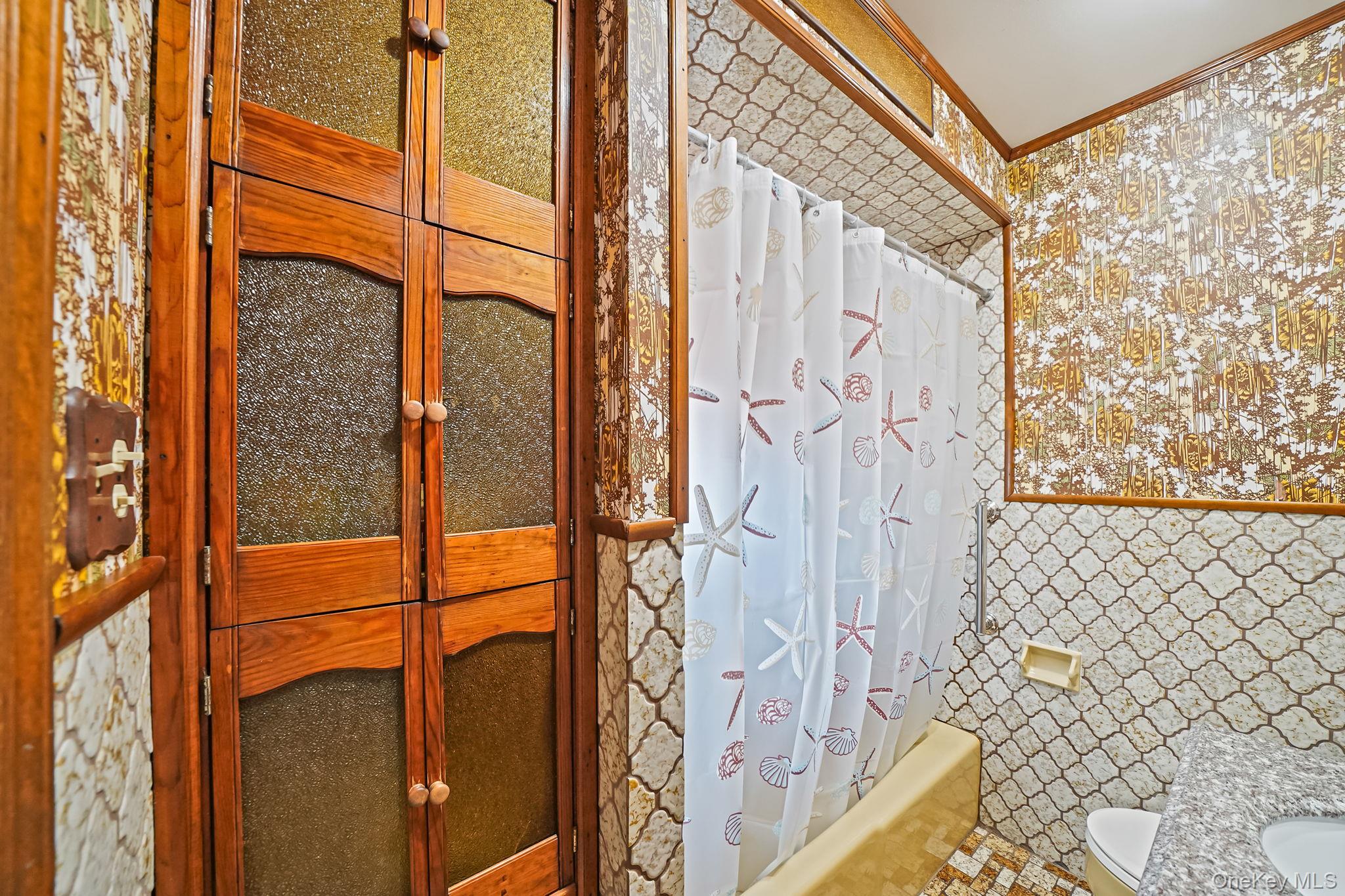 256-12 87th Road Floral Park, NY 11001 - Photo 22 of 33