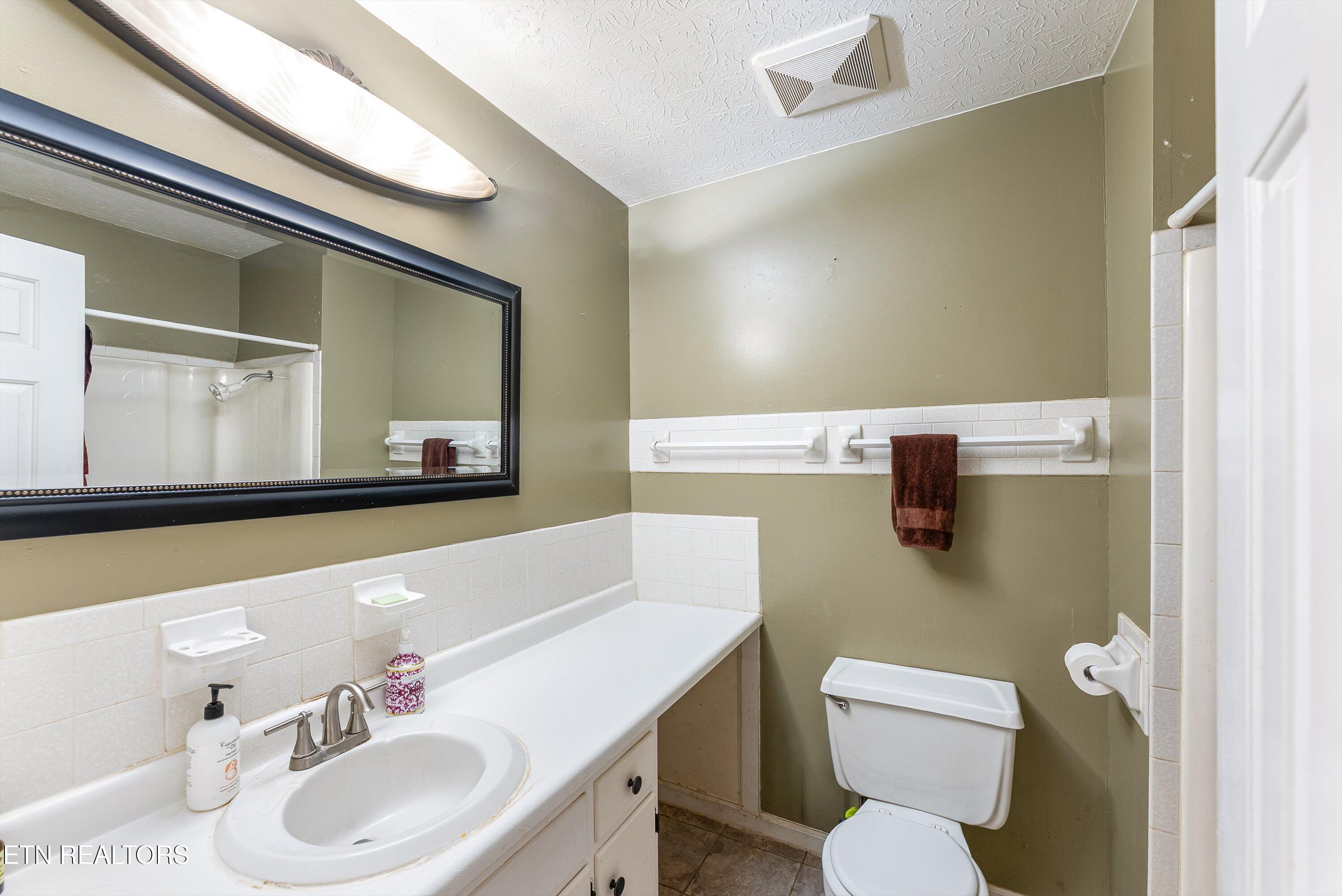 1114 Rain Tree Road Knoxville, TN 37923 - Photo 24 of 50 27-1st Bath A1