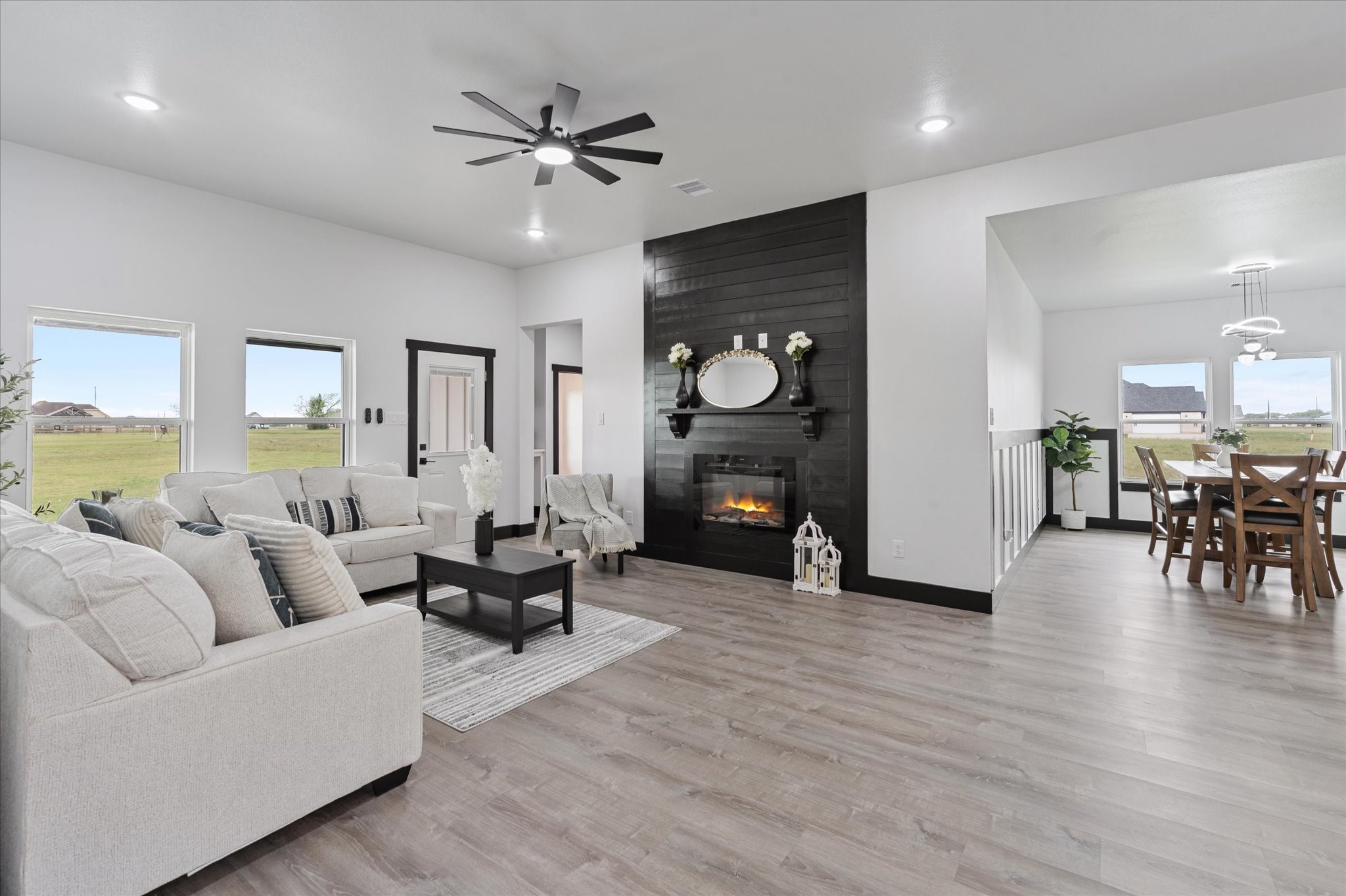 447 Sunset Trail Angleton, TX 77515 - Photo 17 of 41 Living Room