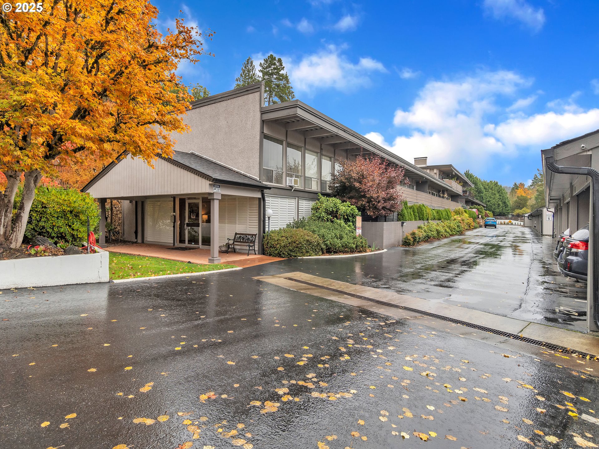 4460 Southwest Scholls Ferry Road, Unit 24 Portland, OR 97225 - Photo 2 of 35 Gallery Image 2