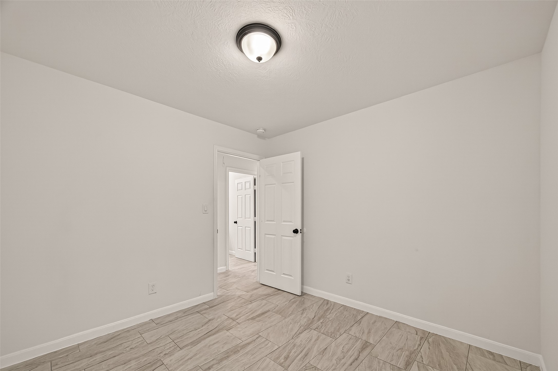 4302 Hirsch Road, Unit B Houston, TX 77026 - Photo 17 of 30 a view of an empty room