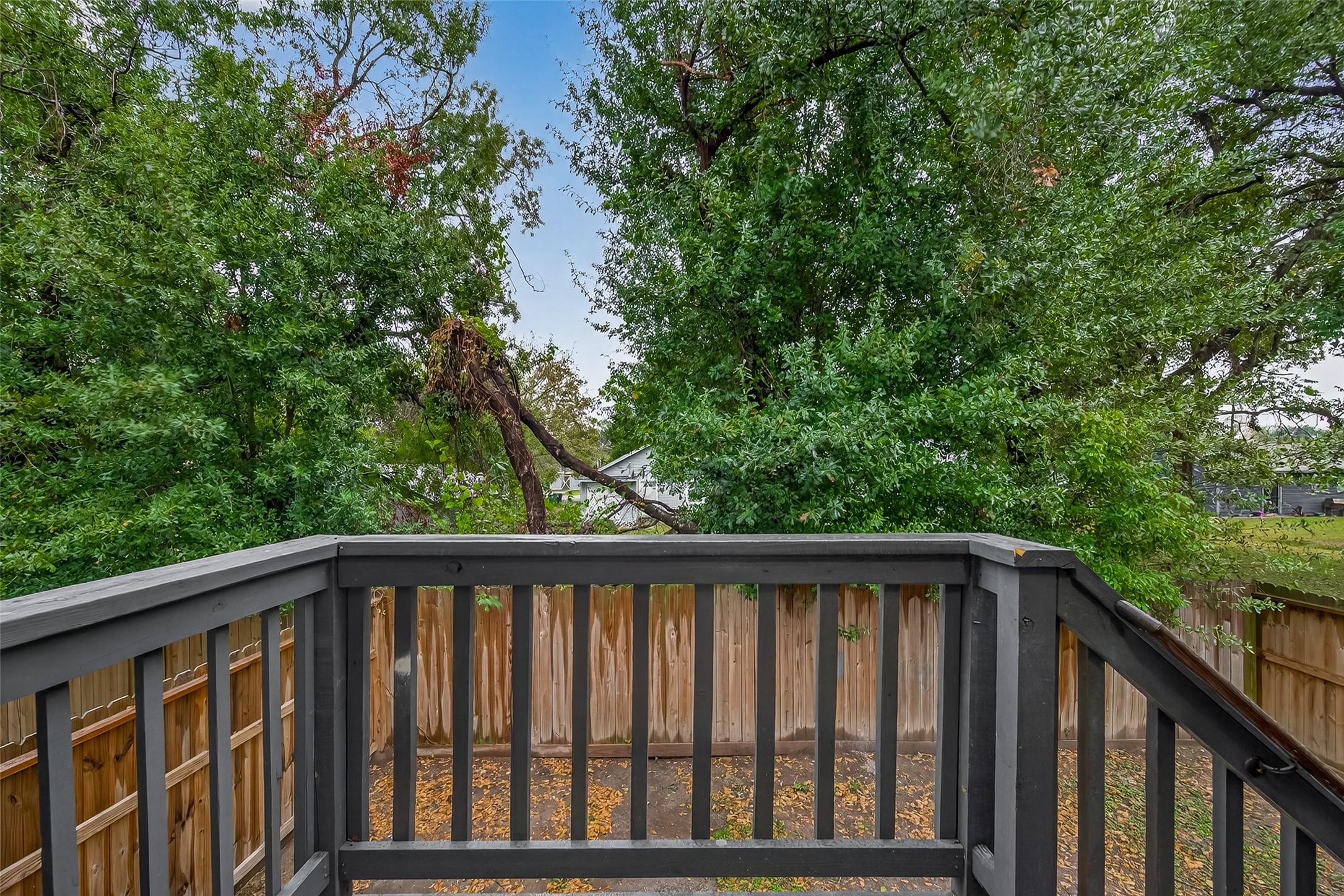 4302 Hirsch Road, Unit B Houston, TX 77026 - Photo 27 of 30 a view of balcony from deck
