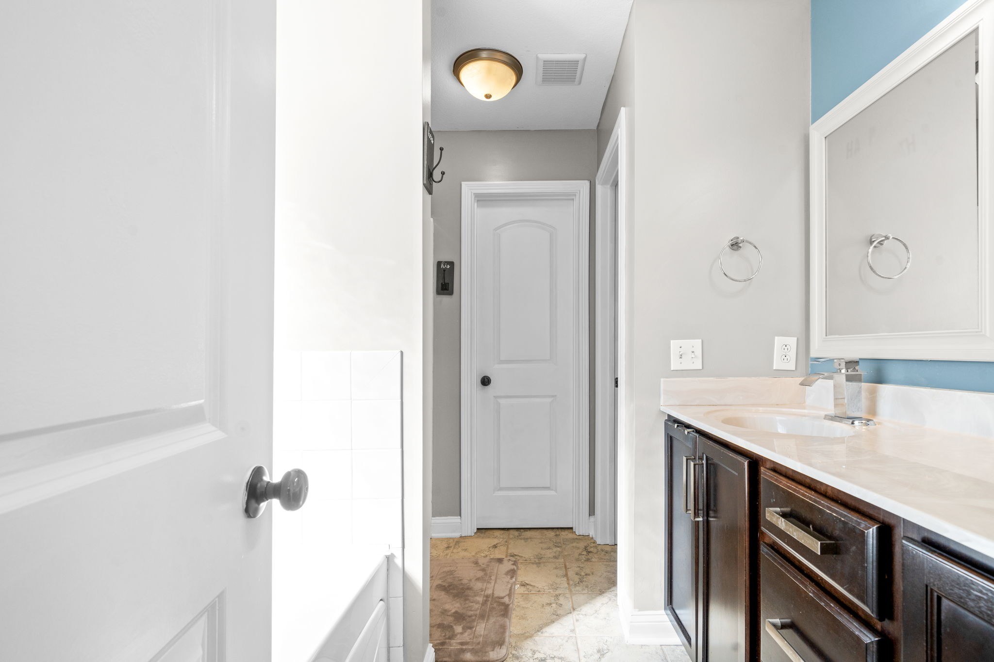 1148 York Meadows Road Clarksville, TN 37042 - Photo 19 of 35 a bathroom with a sink and a mirror