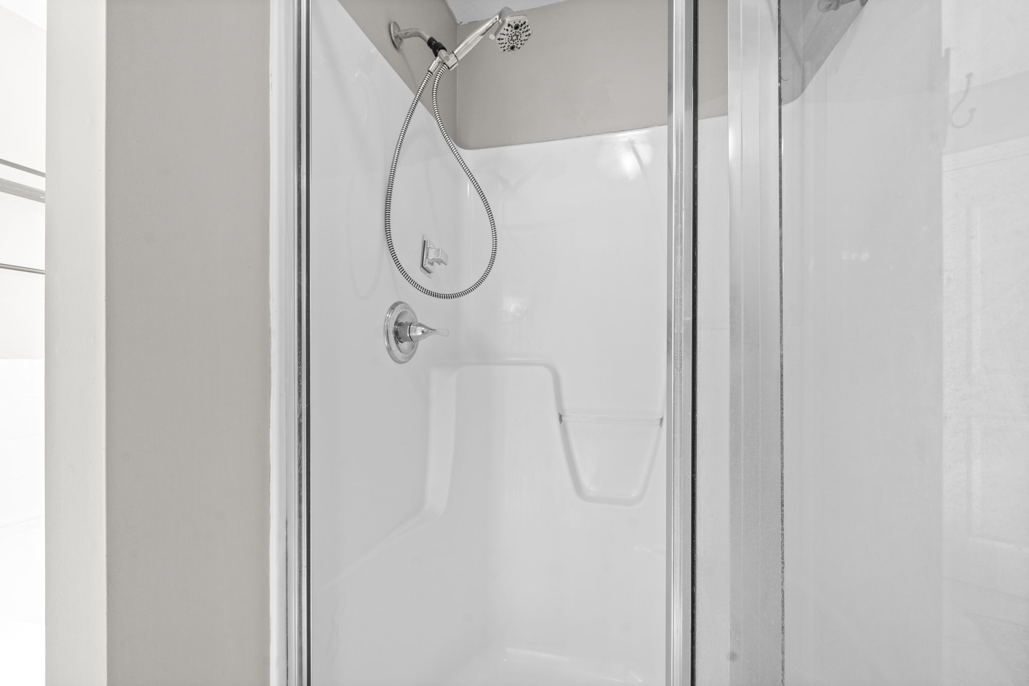 1148 York Meadows Road Clarksville, TN 37042 - Photo 22 of 35 a bathroom with a shower